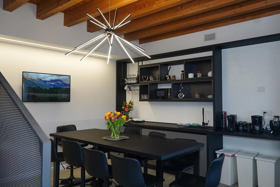 Decorative detail, Dining area