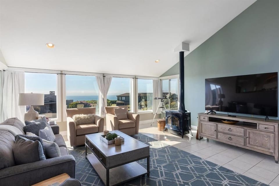 View (from property/room), Living room, Sea view
