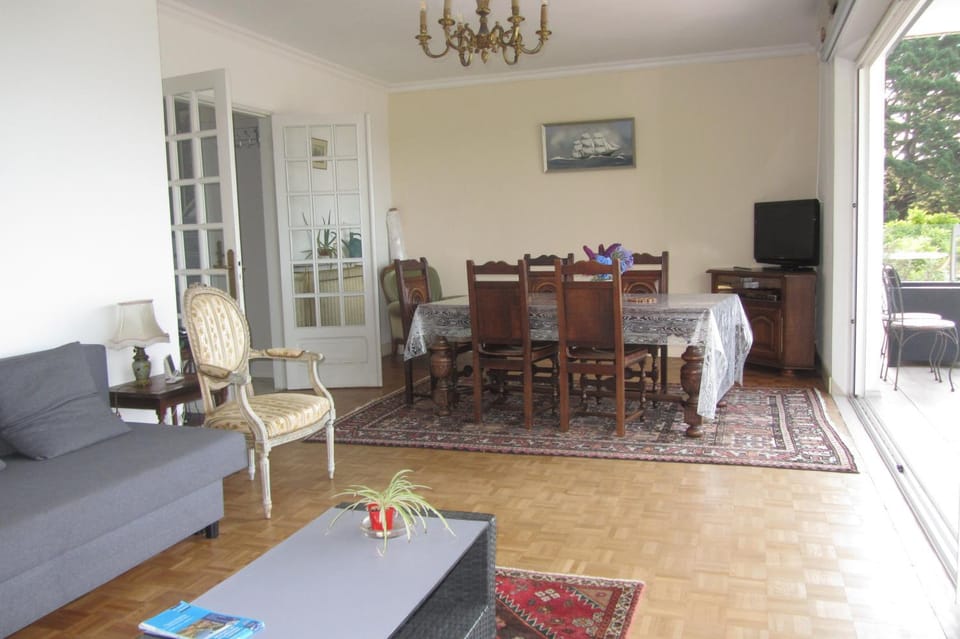 Communal lounge/ TV room, Living room, Dining area