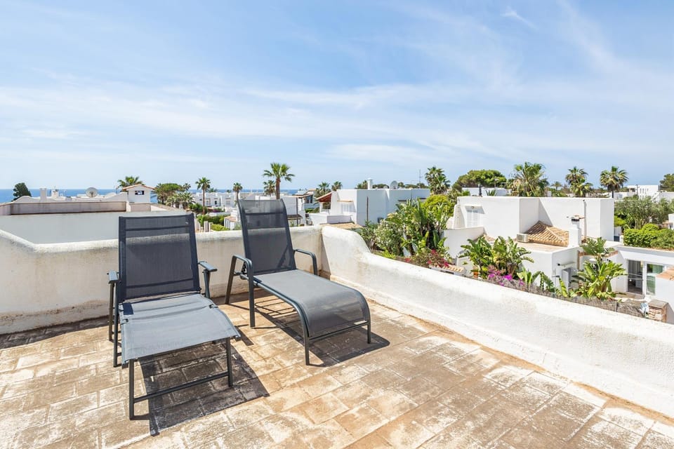 Property building, Balcony/Terrace, Living room
