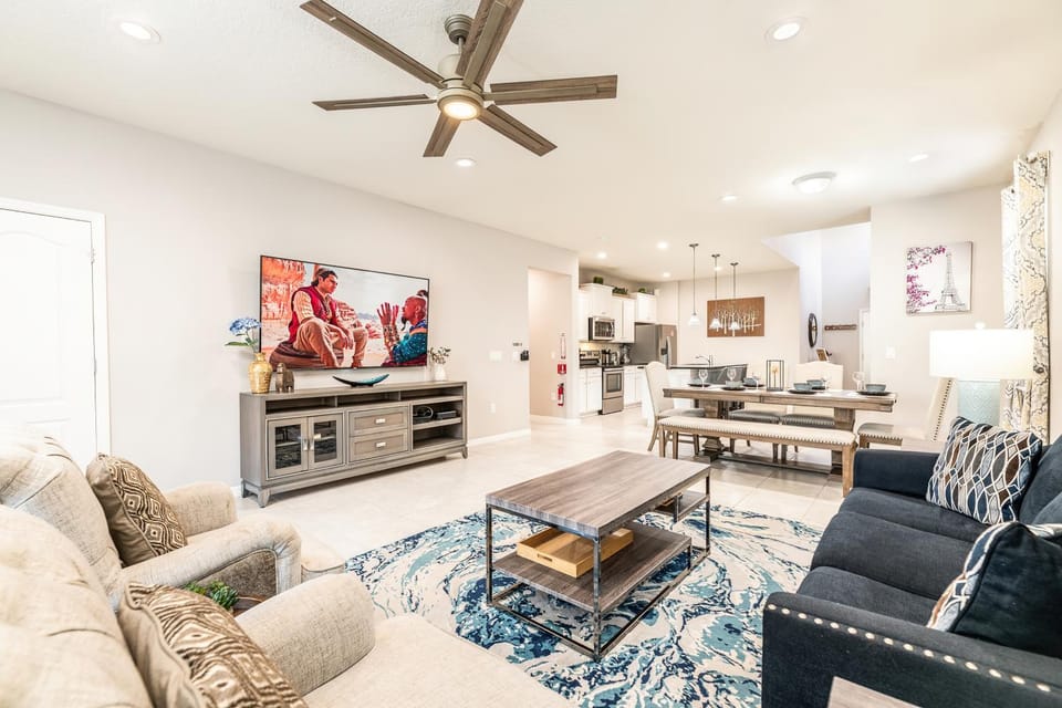 Communal lounge/ TV room, Living room, Seating area, Dining area, Evening entertainment