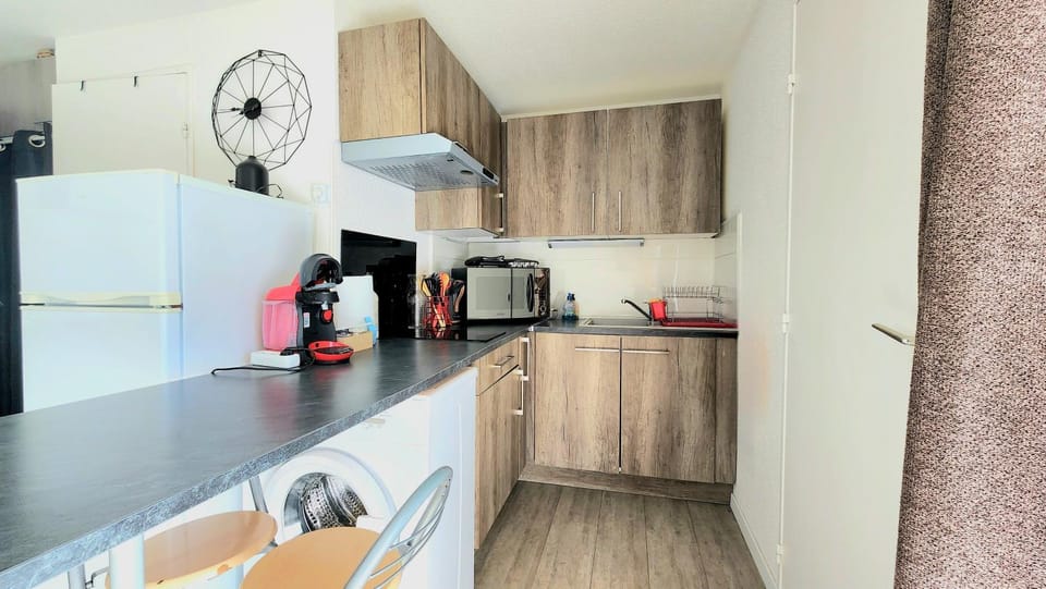 Coffee/tea facilities, oven, stove, toaster