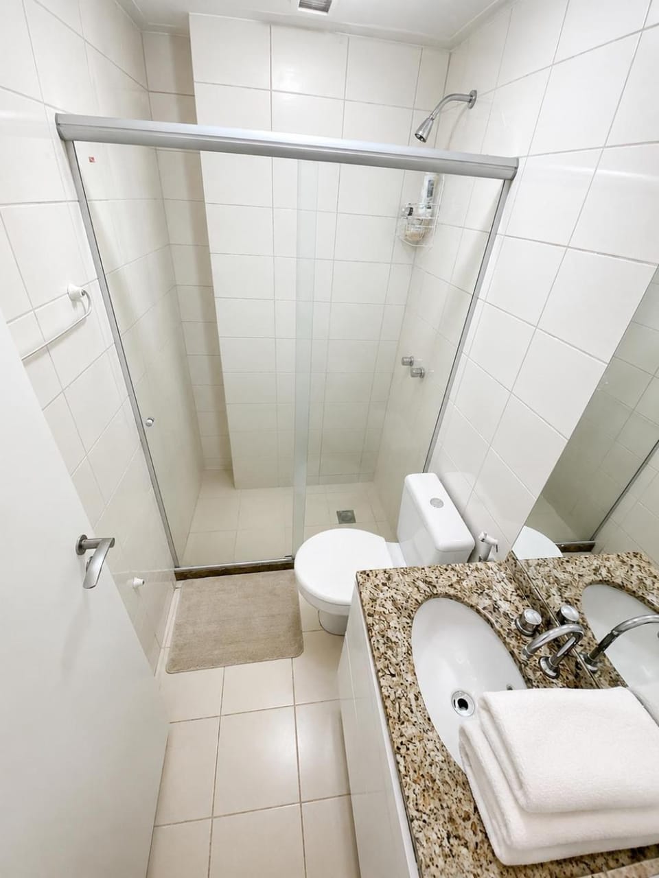 Shower, Toilet, Bathroom, towels