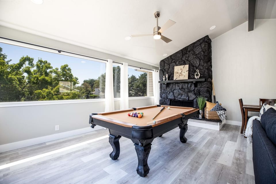 Near City Park-Mountains-Canyons-Game Room-Pool House in Sandy