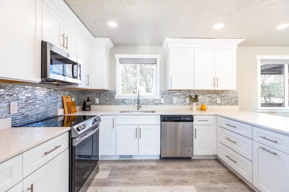 Near City Park-Mountains-Canyons-Game Room-Pool House in Sandy
