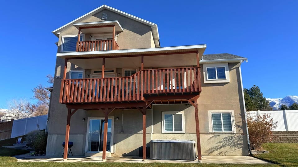 Adventure Retreat Hot Tub, Ping Pong, Close Mtn House in Cottonwood Heights