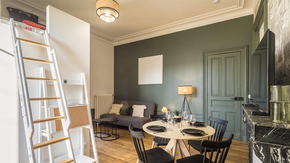 Living room, Dining area