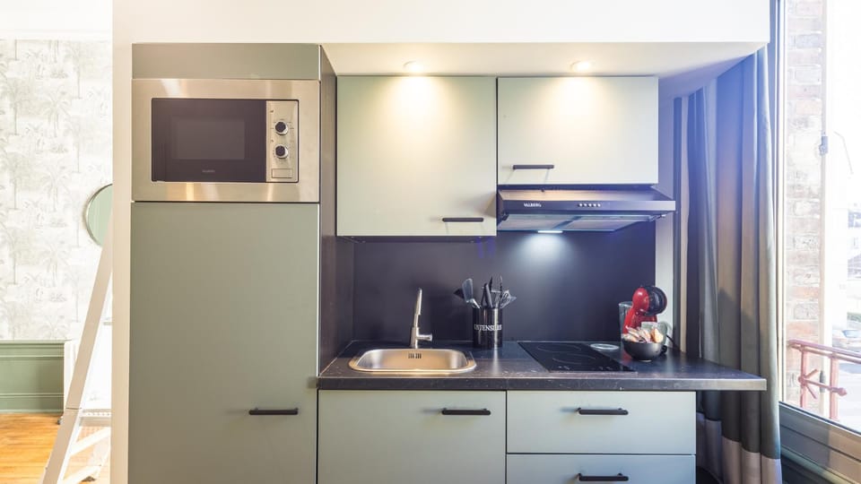 Kitchen or kitchenette
