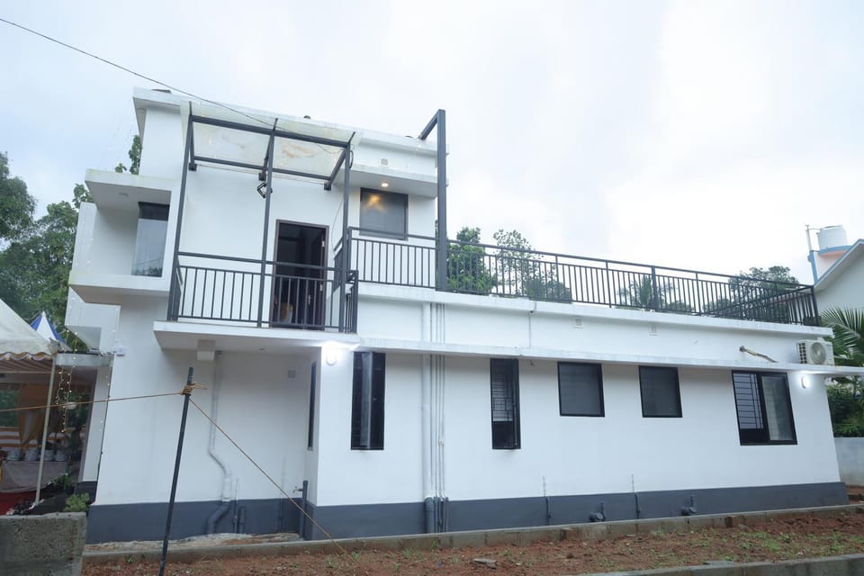 Property building, Bathroom, Breakfast