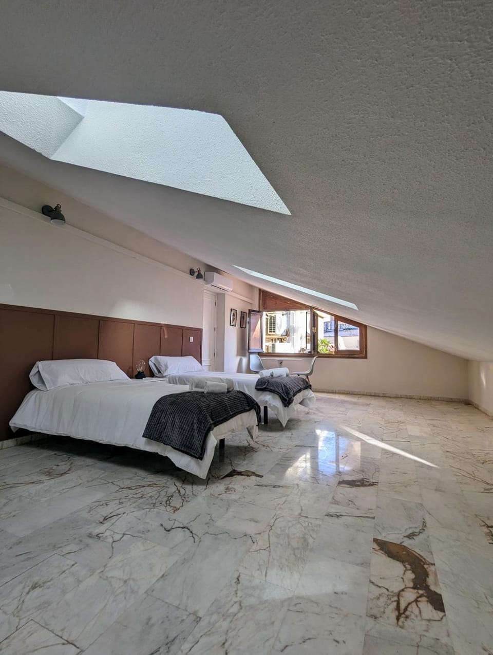 Photo of the whole room