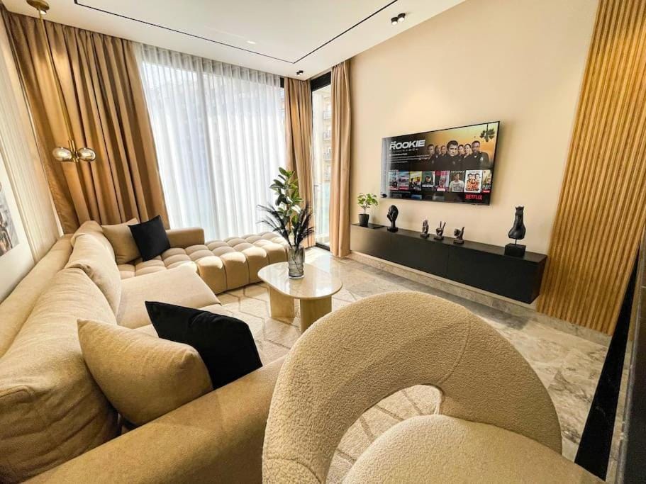 TV and multimedia, Living room, Seating area