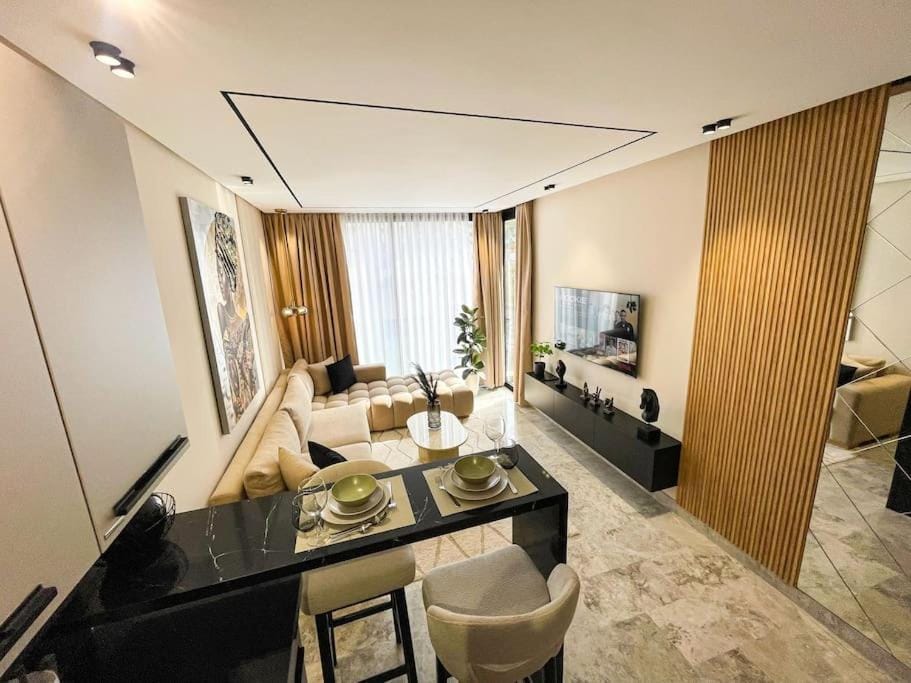 Kitchen or kitchenette, Living room, Seating area, Dining area