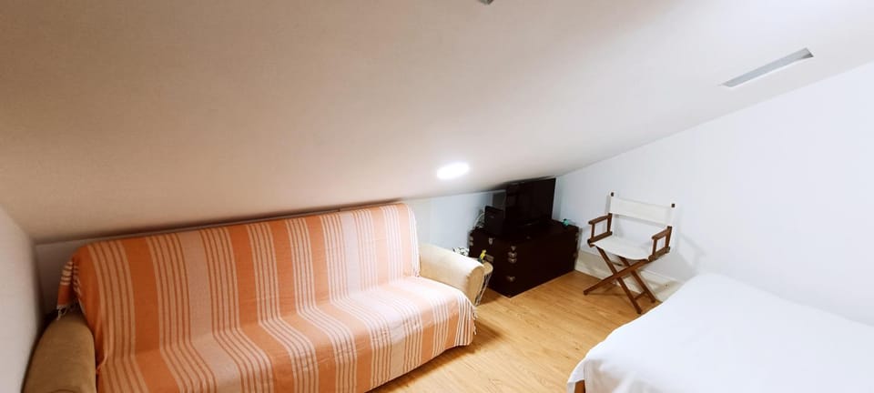 Chill and Fun - Matosinhos - ONLY ROOM Vacation rental in Matosinhos