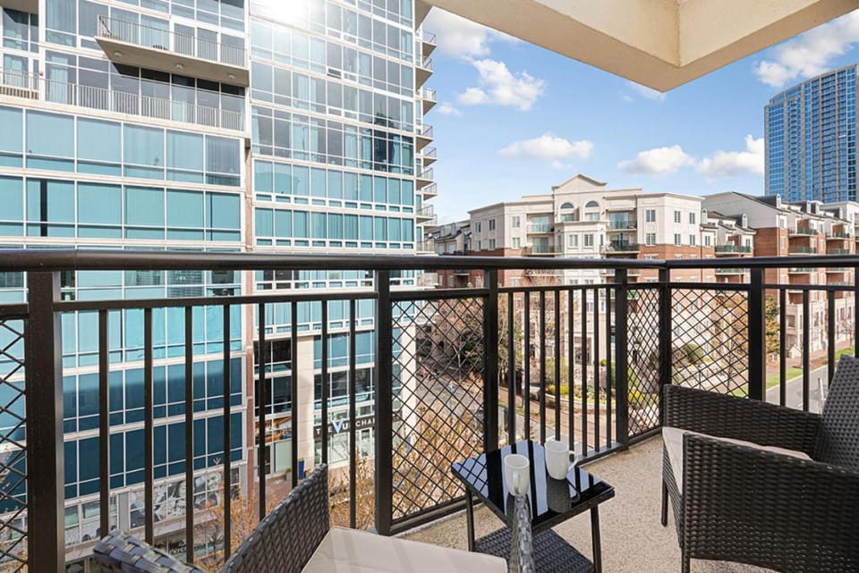The Panther - Luxury 3BR - Free Parking - Views - Stadium - Gym Apartment in Charlotte