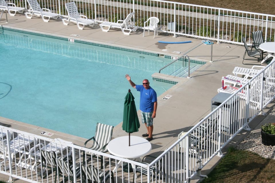 Day, People, Pool view, Swimming pool, sunbed
