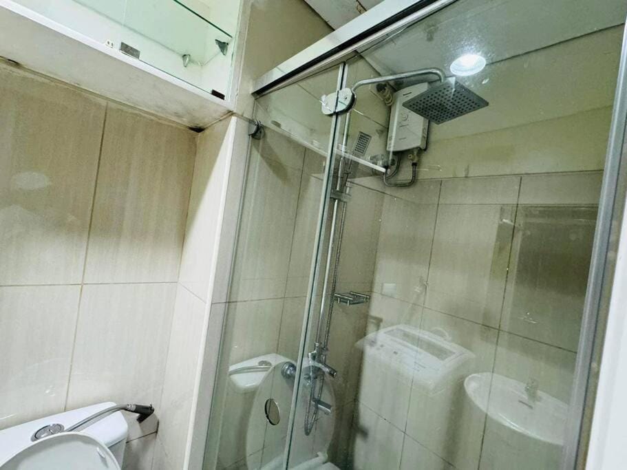SHELL RESIDENCE C23 Shortwalk MOA Balcony poolview Apartment in Pasay