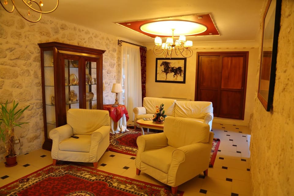 Decorative detail, Seating area