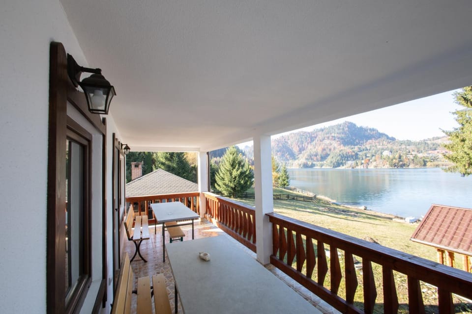 View (from property/room), Balcony/Terrace, Lake view, Inner courtyard view