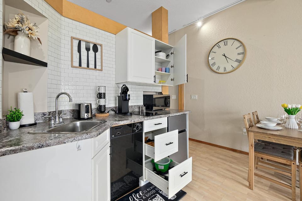 Kitchen or kitchenette, dishwasher, pet friendly, toaster