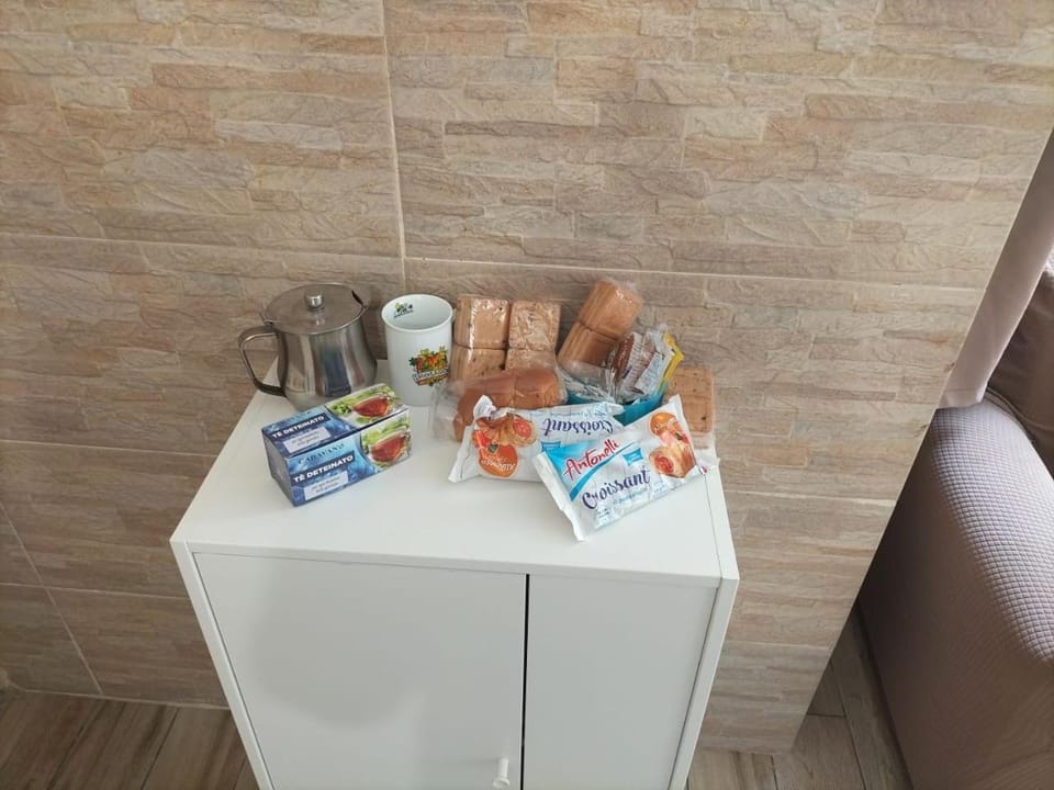 Coffee/tea facilities, Food and drinks, Food, Continental breakfast, Buffet breakfast, Italian breakfast