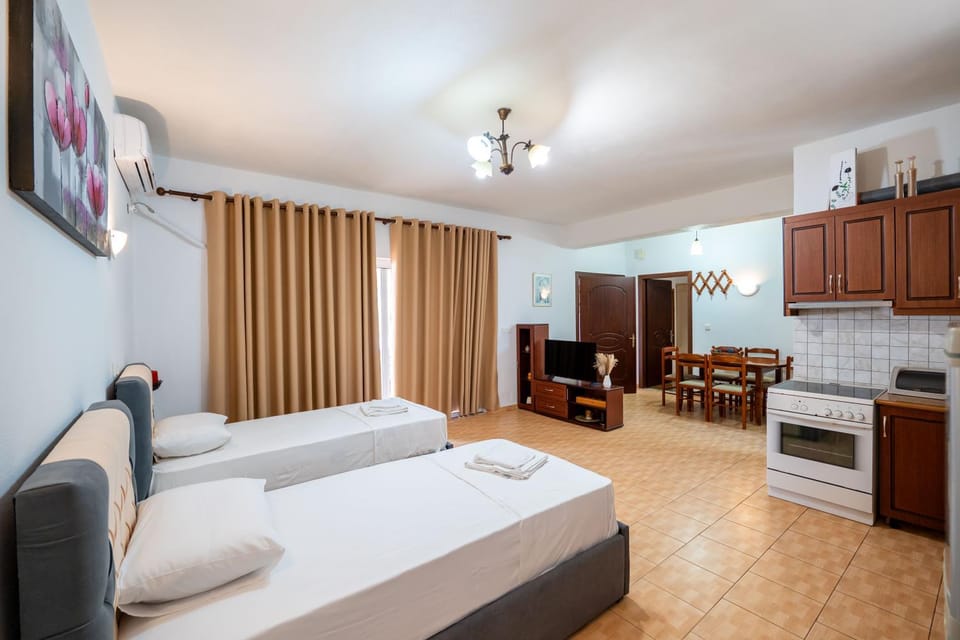 Bed, TV and multimedia, Photo of the whole room, Bedroom, wardrobe