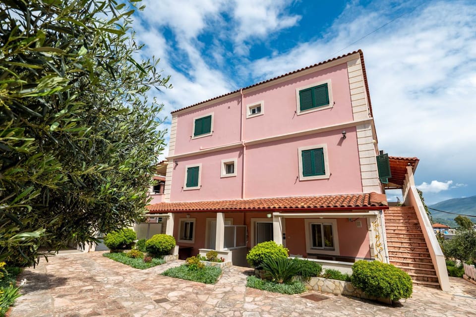 Property building, Spring, Day, Garden, Garden view