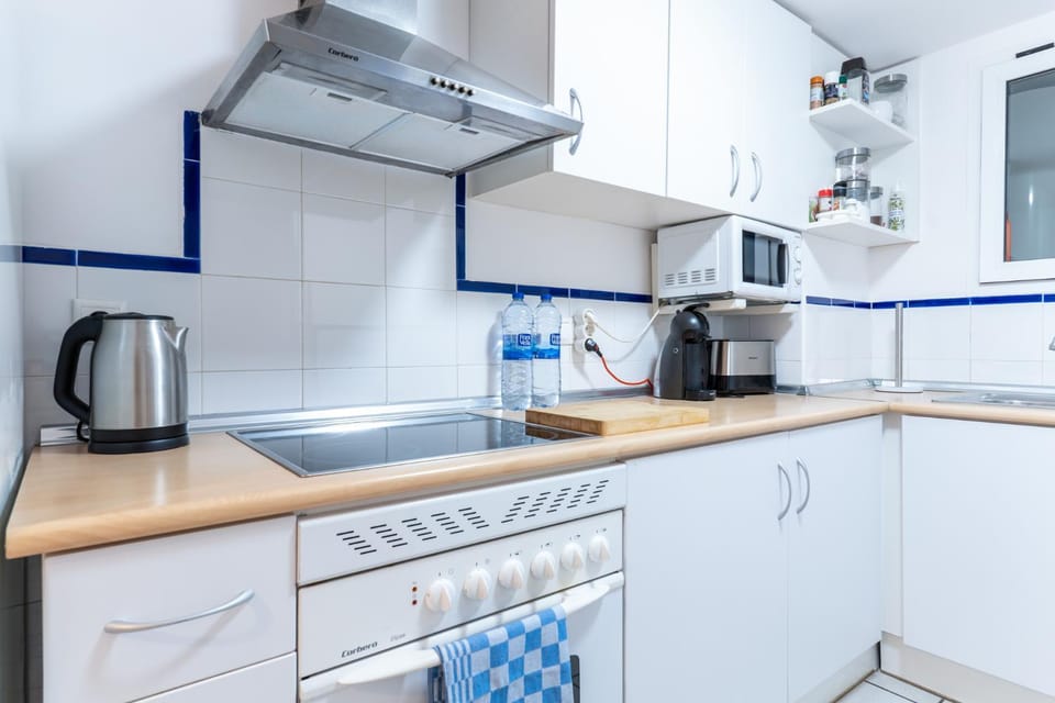 Breakfast, microwave, oven, stove, kitchen