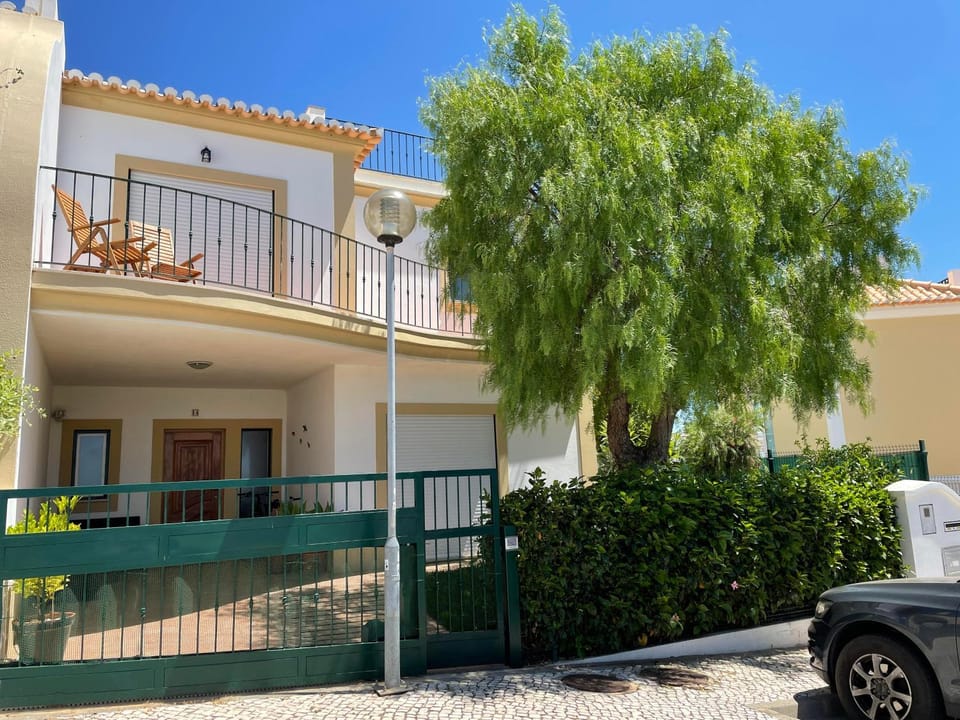 Property building, Garden, Parking