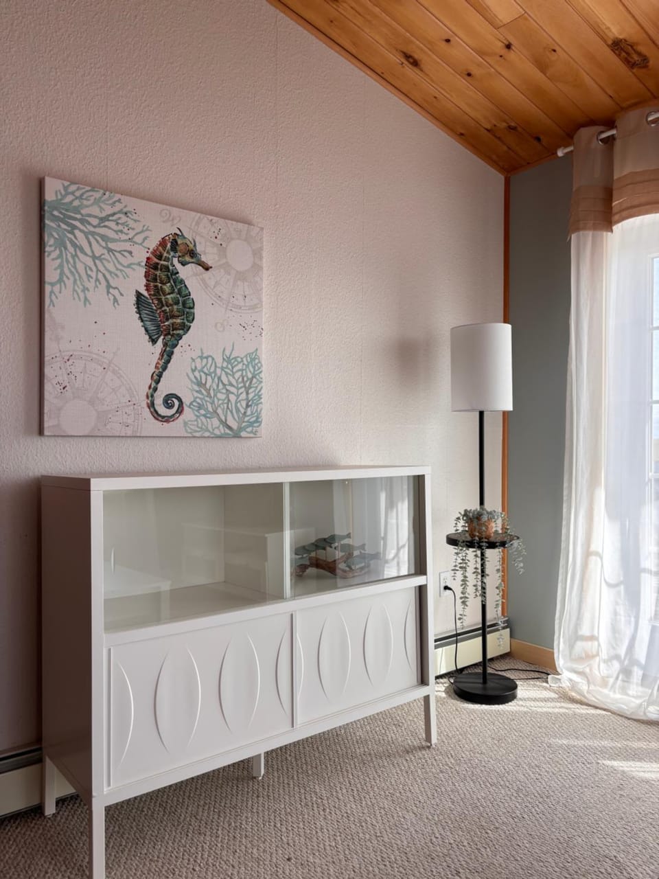 Living room, Photo of the whole room, Decorative detail