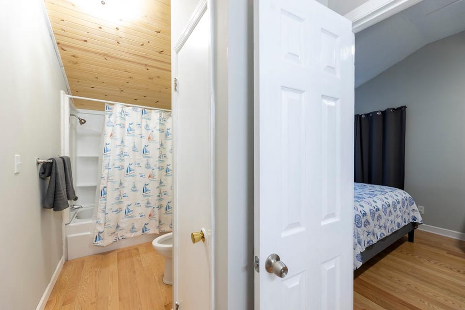 Toilet, Bathroom, Bedroom