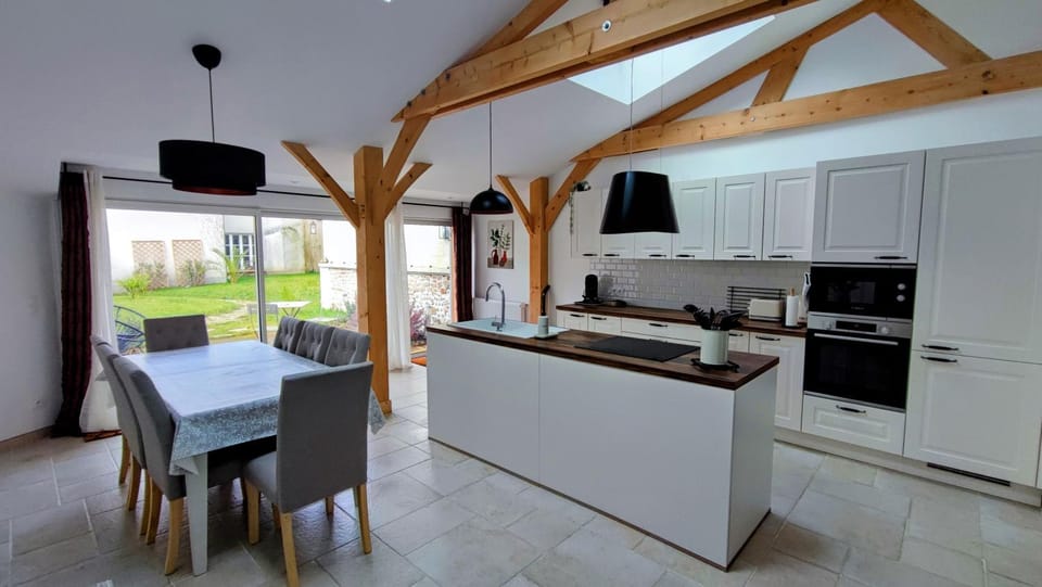 Communal kitchen, dishwasher, microwave, oven