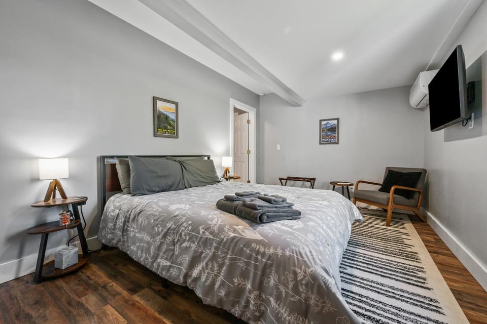 Bed, Bedroom