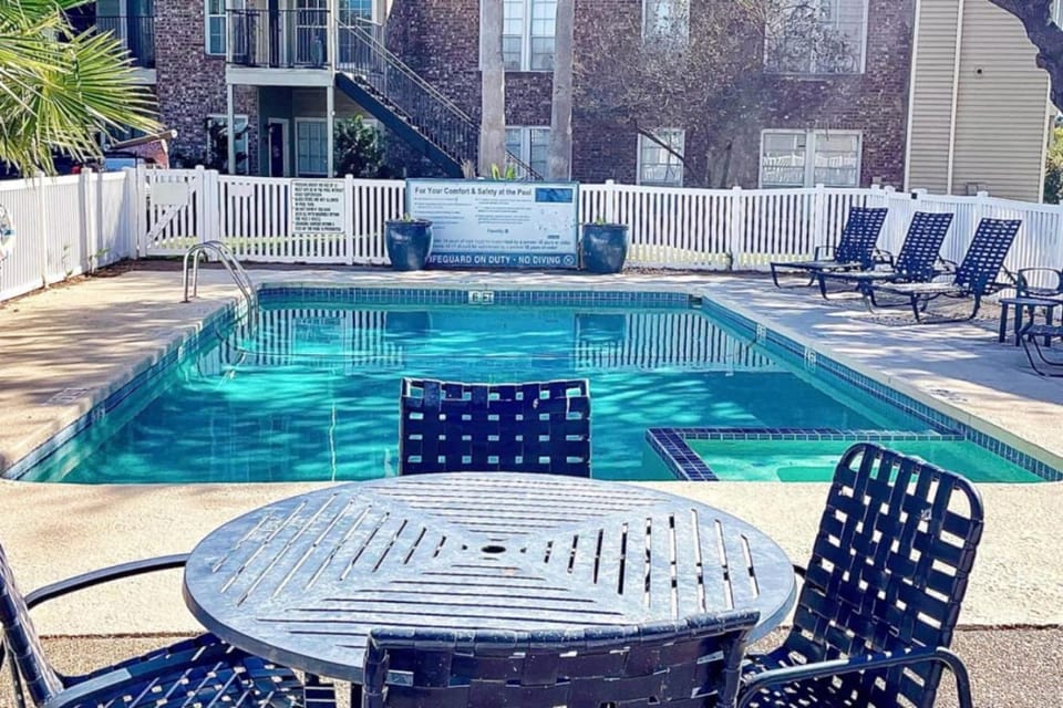 Spacious Poolside Oasis - Easy Access and Garage Apartment in Nueces County
