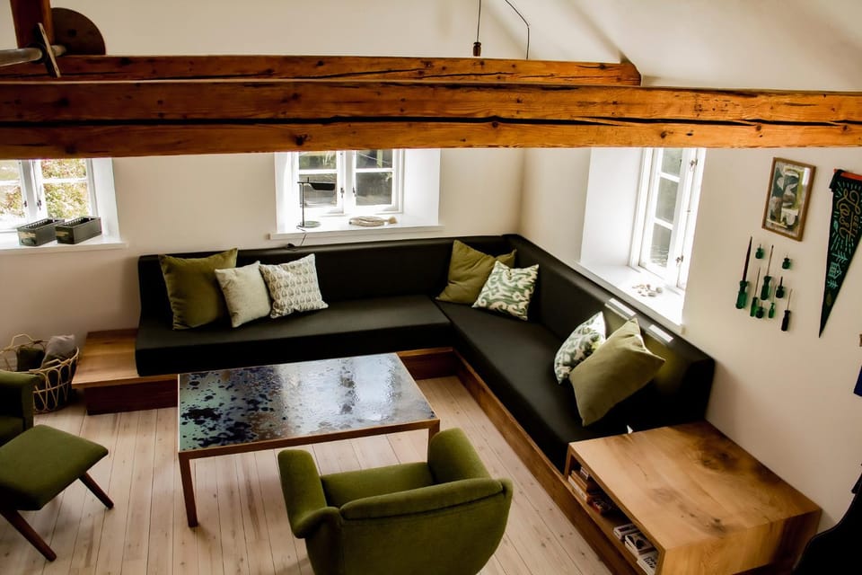 Living room, Seating area