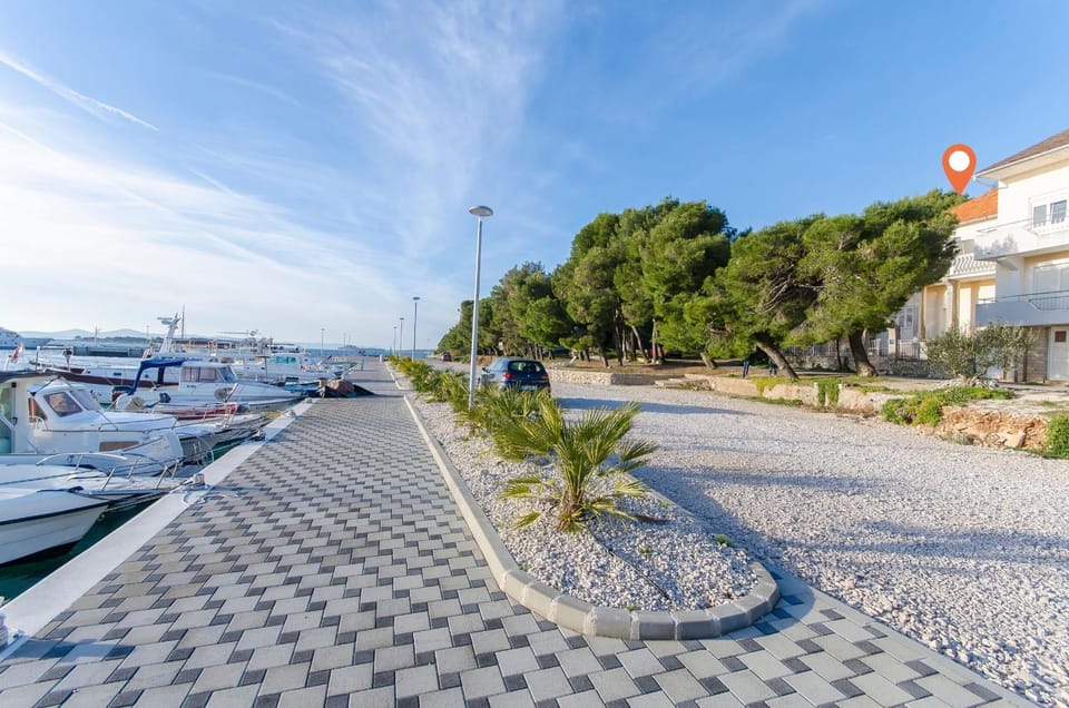 Facade/entrance, Sea view