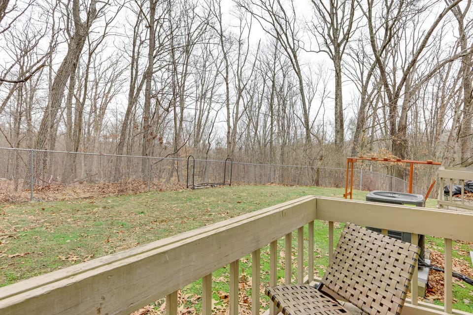 East Stroudsburg Townhouse < 1 Mi to Ski Area! House in Middle Smithfield