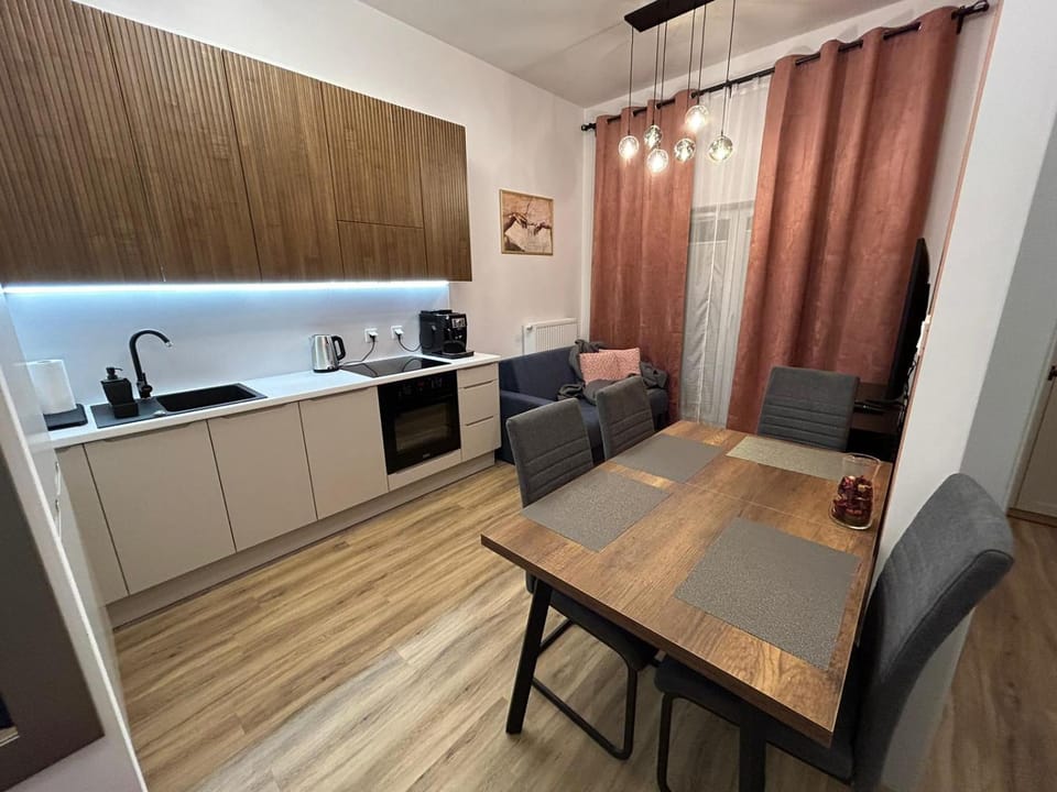 Coffee/tea facilities, Kitchen or kitchenette, Living room, Seating area