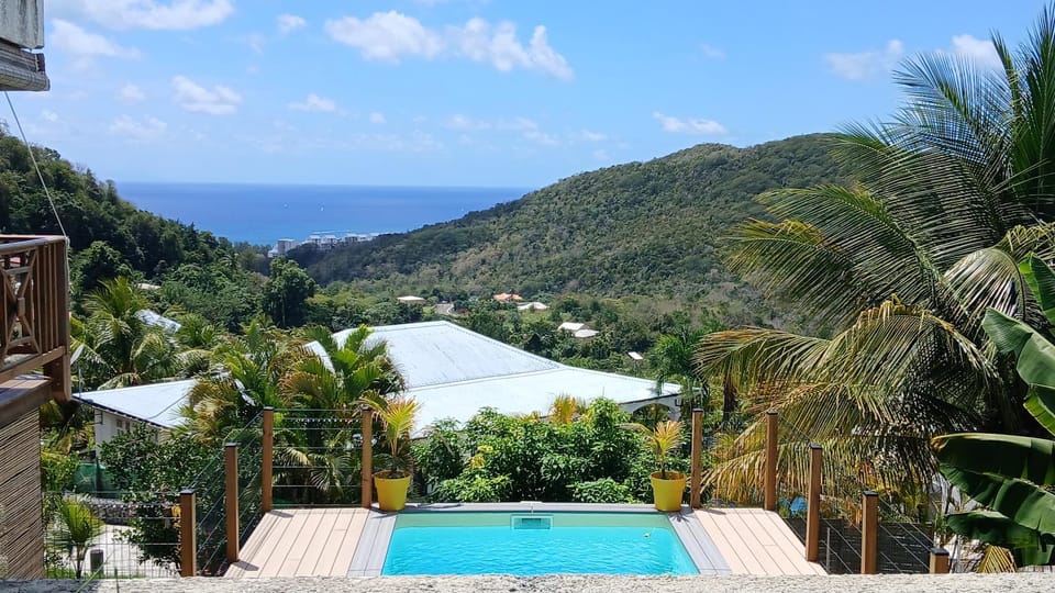 Mountain view, Pool view, Sea view