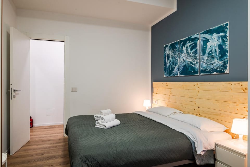 Bed, Photo of the whole room