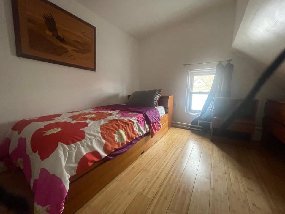 Private Loft 5 min away from LGA Apartment in Queens