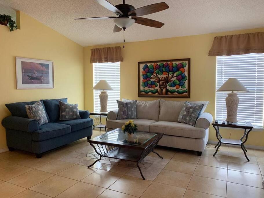 Seating area, fireplace