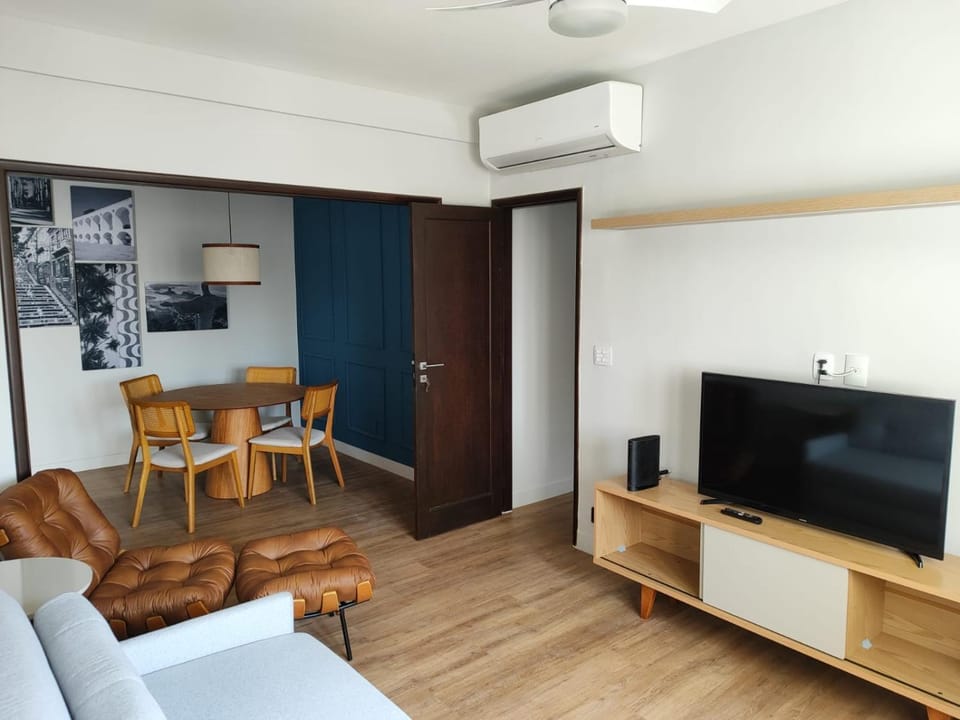 Communal lounge/ TV room, Living room, air conditioner