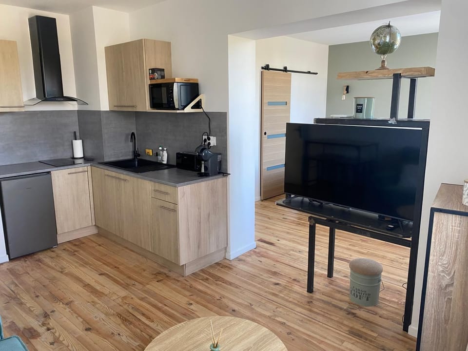 TV and multimedia, Kitchen or kitchenette, stove