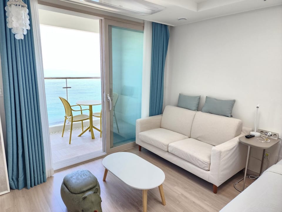 Sokcho Summitbay 1705 "Panoramic Ocean View" Apartment hotel in South Korea