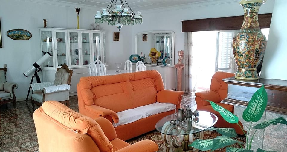 Communal lounge/ TV room