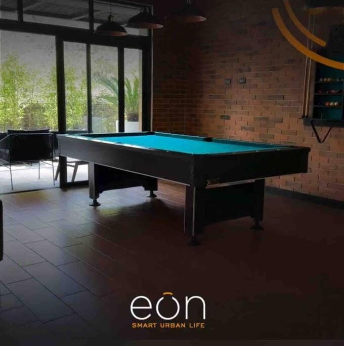 Billiard, Game Room