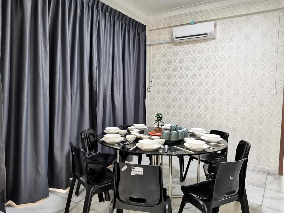 Living room, Seating area, Dining area, air conditioner