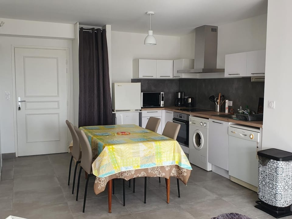 Appartement Confort 4 Pers, Climatisé, Terrasse, Parking, Proche Plage - FR-1-776-12 Apartment in Argeles-sur-Mer
