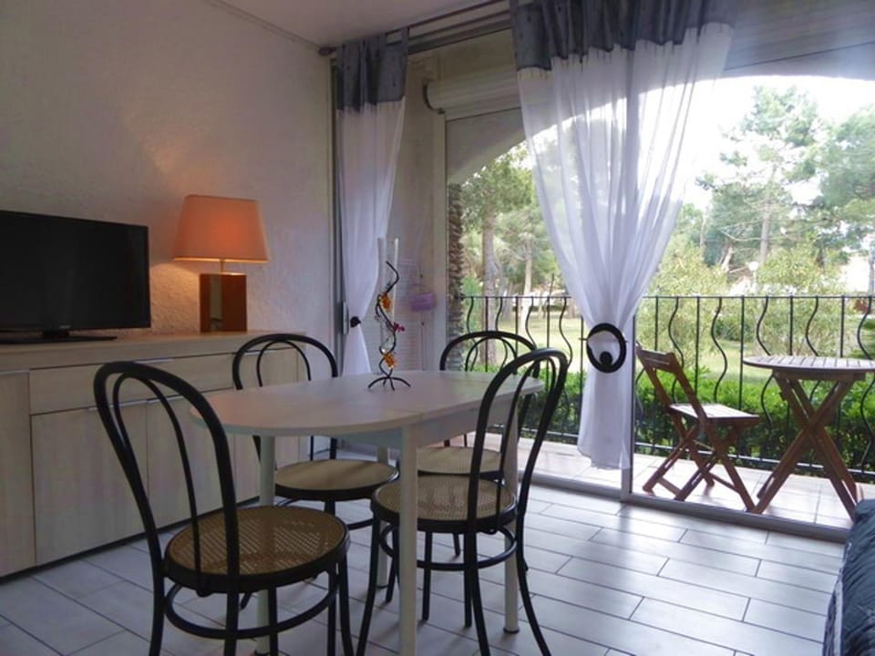 Charmant T2 rénové, proche plage et commerces, balcon, parking, accepte petits animaux - FR-1-776-56 Apartment in Argeles-sur-Mer