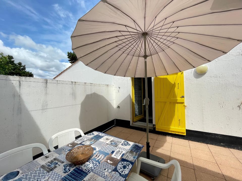 Maison Type 2 avec Piscine Chauffée, Tennis et Proximité Bord de Mer à Brétignolles - FR-1-231-306 House in Pays de la Loire